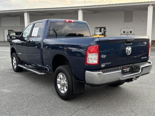 Patriot Blue Pearlcoat 2024 RAM 2500 Big Horn Crew Cab 4x4 6'4' Box