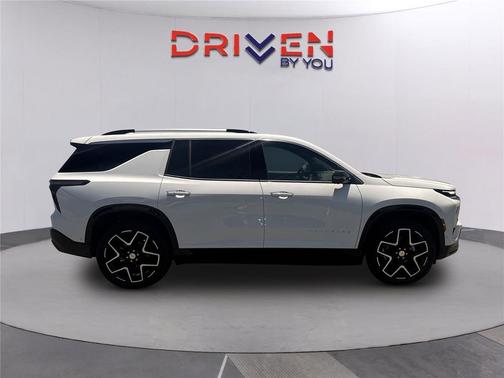 Polar White Tricoat 2026 Chevrolet Traverse High Country