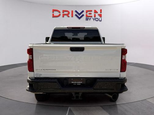 Summit White 2026 Chevrolet Silverado 2500 Custom