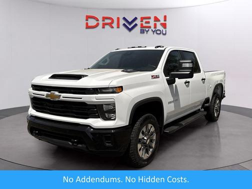 Summit White 2026 Chevrolet Silverado 2500 Custom