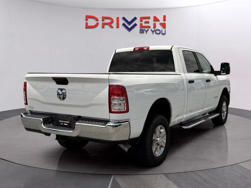 Bright White Clearcoat 2024 RAM 2500 Big Horn Crew Cab 4x4 6'4' Box