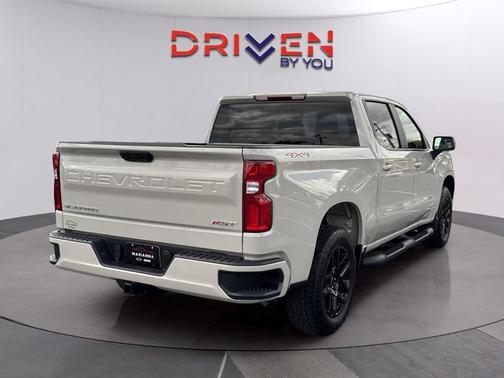White Sands 2026 Chevrolet Silverado 1500 RST