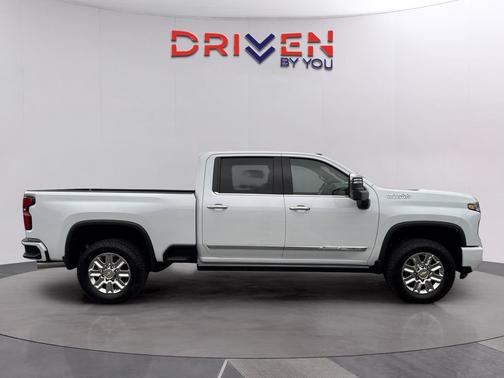 Polar White Tricoat 2026 Chevrolet Silverado 2500 High Country