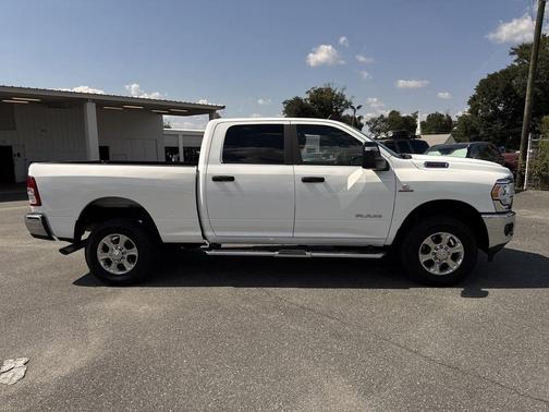 Bright White Clearcoat 2024 RAM 2500 Big Horn Crew Cab 4x4 6'4' Box