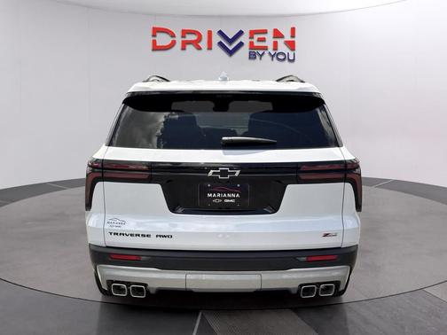 Polar White Tricoat 2026 Chevrolet Traverse AWD Z71