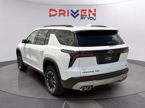 Polar White Tricoat 2026 Chevrolet Traverse AWD Z71