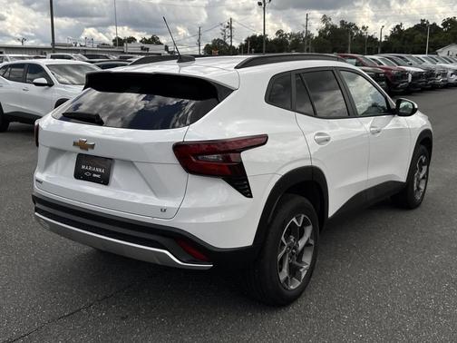 Summit White 2025 Chevrolet Trax LT