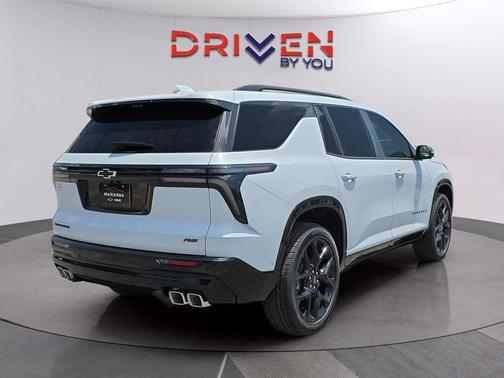 Polar White Tricoat 2026 Chevrolet Traverse RS