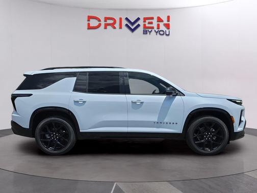 Polar White Tricoat 2026 Chevrolet Traverse RS