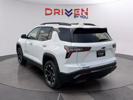 Polar White Tricoat 2026 Chevrolet Equinox FWD RS