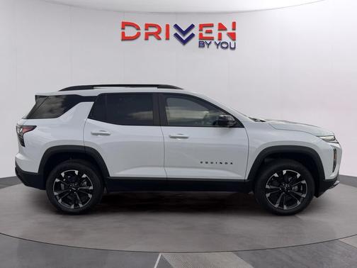 Polar White Tricoat 2026 Chevrolet Equinox FWD RS