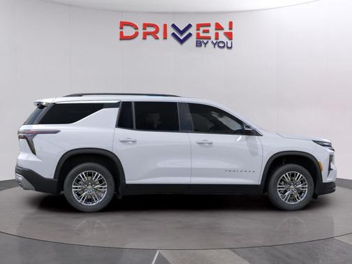 Summit White 2026 Chevrolet Traverse LT