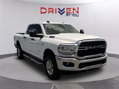 Bright White Clearcoat 2024 RAM 2500 Big Horn Crew Cab 4x4 6'4' Box
