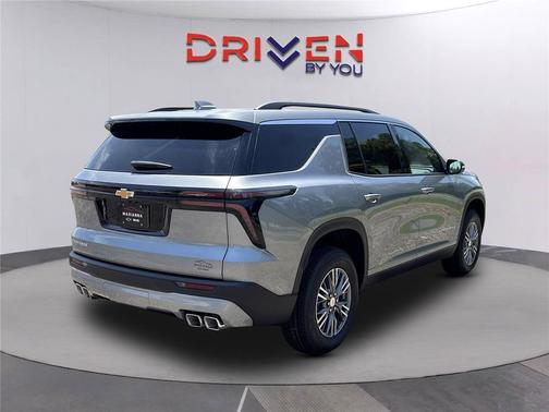 Sterling Gray Metallic 2026 Chevrolet Traverse LT