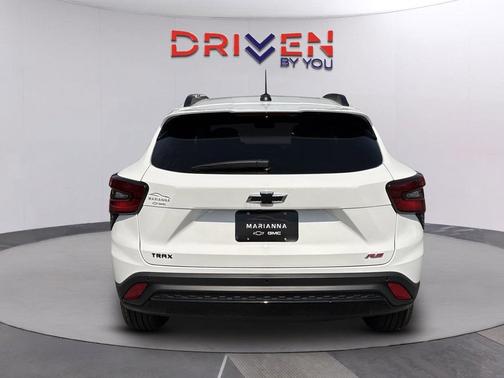 Summit White 2026 Chevrolet Trax FWD 2RS
