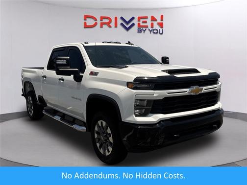 Summit White 2024 Chevrolet Silverado 2500 Custom