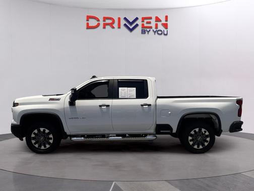 Summit White 2024 Chevrolet Silverado 2500 Custom