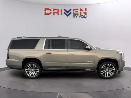 Pepperdust Metallic 2019 GMC Yukon XL Denali