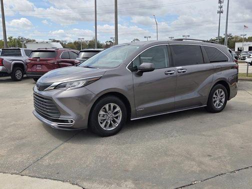 2021 Toyota Sienna XLE 7 Passenger