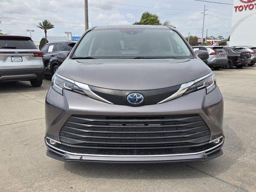 2021 Toyota Sienna XLE 7 Passenger