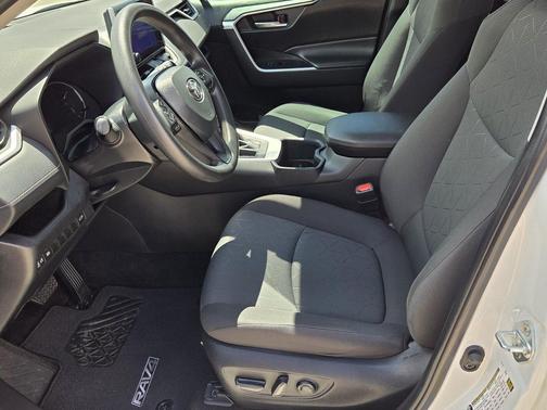 Ice Cap 2023 Toyota RAV4 XLE