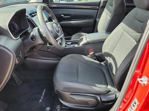 2023 Hyundai TUCSON SE