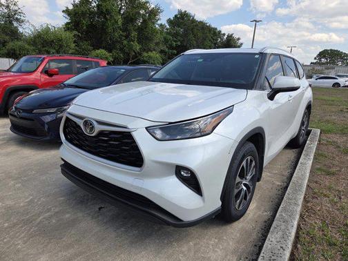 Wind Chill Pearl 2023 Toyota Highlander XLE