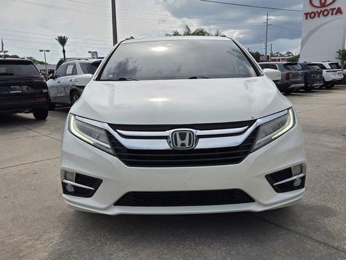 White Diamond Pearl 2018 Honda Odyssey Elite