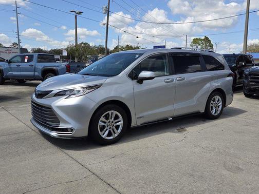 2021 Toyota Sienna Limited 7-Passenger