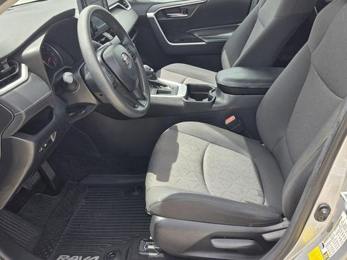 Silver Sky Metallic 2019 Toyota RAV4 XLE