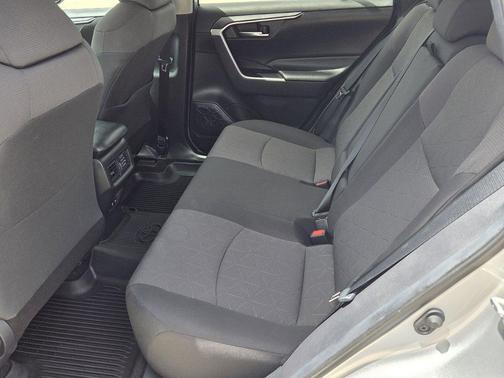 Silver Sky Metallic 2019 Toyota RAV4 XLE