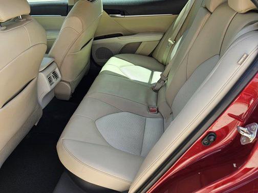 2020 Toyota Camry Hybrid XLE