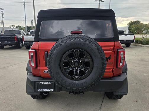 Hot Pepper Red Metallic Tinted Clearcoat 2023 Ford Bronco Wildtrak