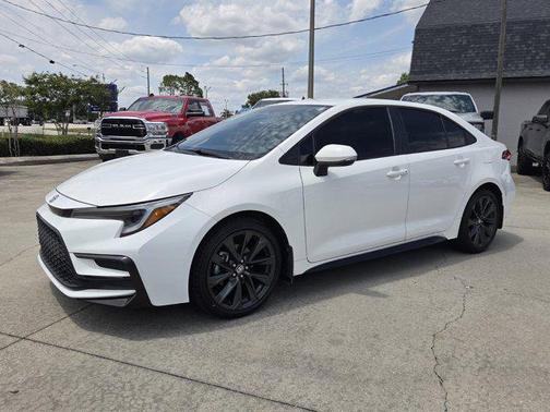Ice Cap 2024 Toyota Corolla SE