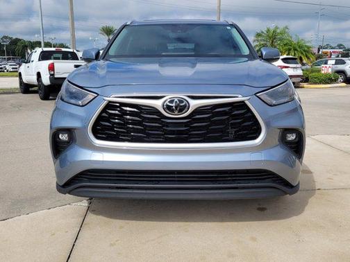 Moon Dust 2023 Toyota Highlander XLE
