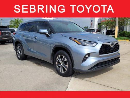 Moon Dust 2023 Toyota Highlander XLE
