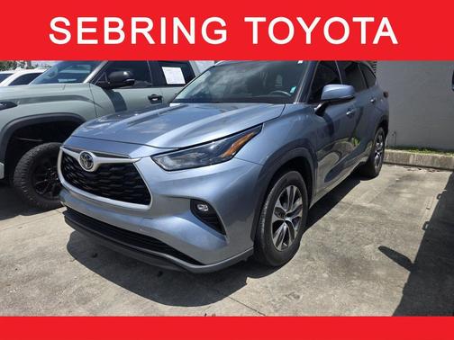 Moon Dust 2023 Toyota Highlander XLE