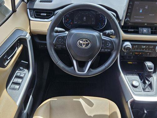 2022 Toyota RAV4 Hybrid SE