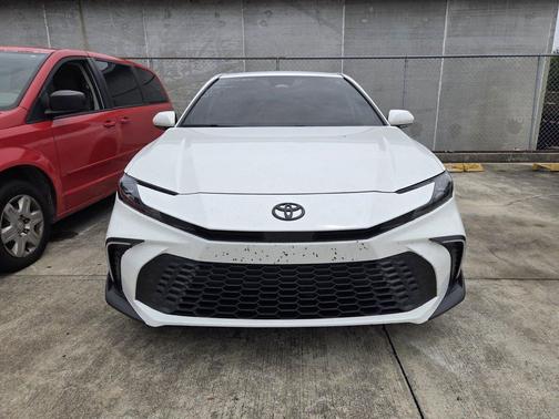 Ice 2025 Toyota Camry SE