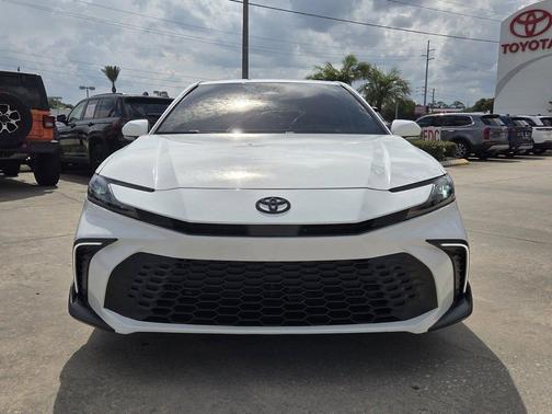 Ice 2025 Toyota Camry SE