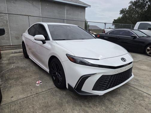 Ice 2025 Toyota Camry SE