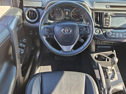 2017 Toyota RAV4 SE
