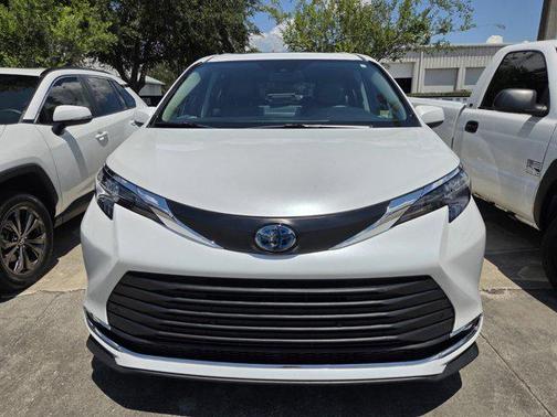 Wind Chill Pearl 2024 Toyota Sienna XLE