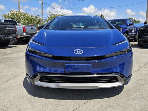 2025 Toyota Prius XLE