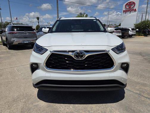 Pearl 2023 Toyota Highlander Limited