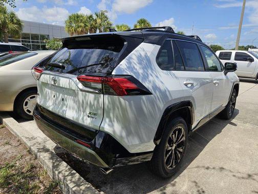 2025 Toyota RAV4 Hybrid SE