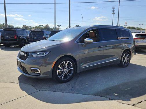 2022 Chrysler Pacifica L