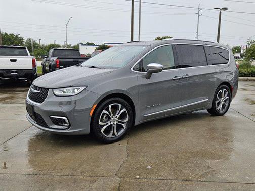 2022 Chrysler Pacifica L