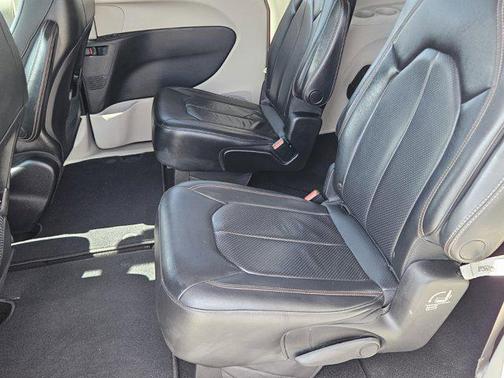 2018 Chrysler Pacifica Touring-L