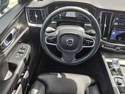 2022 Volvo S60 T5
